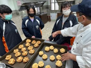 技藝班西點泡芙製作